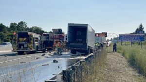 Fatal Truck Crash on Hwy. 401 Claims One Life Fatal Truck Crash on Hwy. 401 Claims One Life
