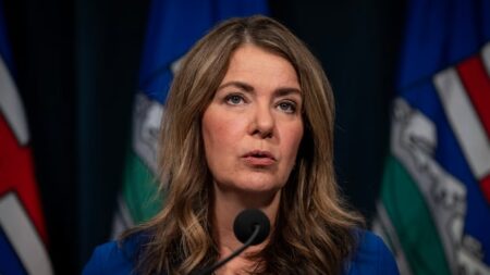 Alberta’s Pipeline Plans Face New Challenges Alberta’s Pipeline Plans Face New Challenges