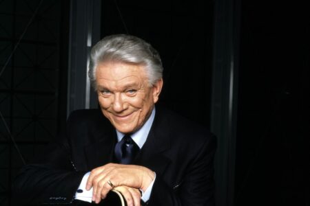 Country Icon Tommy Hunter Passes Away at 89 Country Icon Tommy Hunter Passes Away at 89