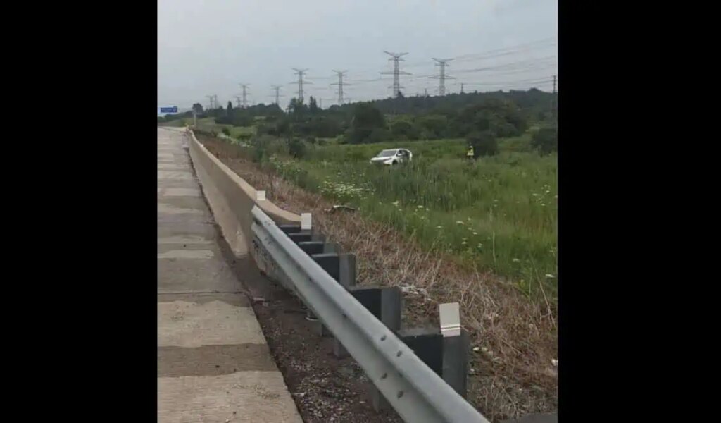 Vehicle Accident Causes Lane Closures on Highway 407