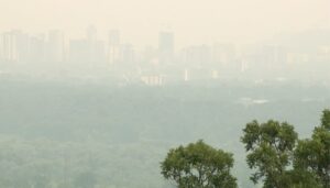 Locals take refuge indoors as Hamilton continues to see hazardous air quality