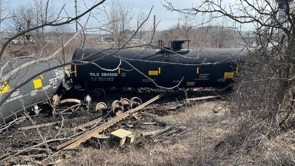 Train Accident in St. Catharines Disrupts GO Service to Niagara Train Accident in St. Catharines Disrupts GO Service to Niagara