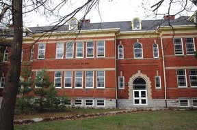 Tillsonburg council approved a pair of amendments regarding improvements intended specificallyfor transforming82Rolph St. into condominiums. Councilalsoagreedto adjustthreefrontdormerstoalignwithbuilding'srearandmodifynorthentrance. Doortomeetoriginalheritagedesign. Chris Abbott/Tillsonbur News