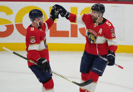 Hockey Stars Gather for Charity Game in Barrie Hockey Stars Gather for Charity Game in Barrie