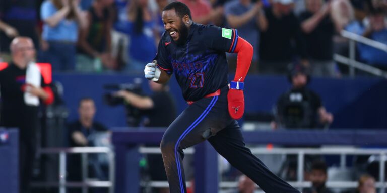 Blue Jays Take Down Yankees in Wild Card Push Blue Jays Take Down Yankees in Wild Card Push