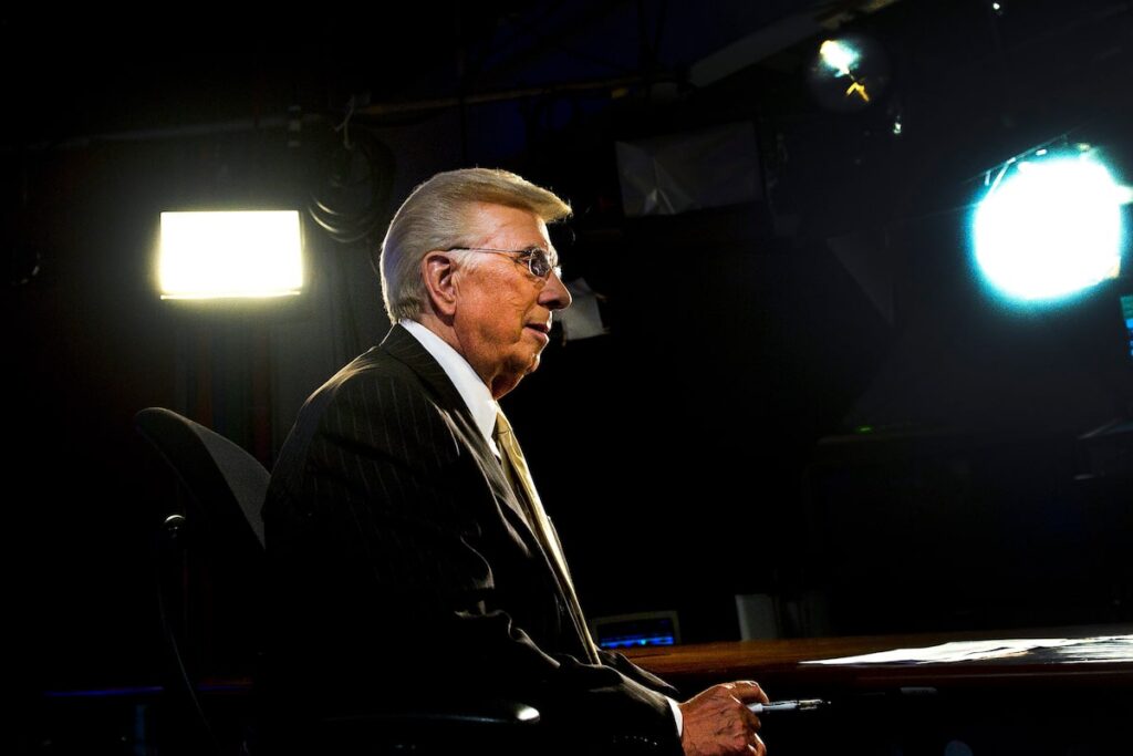 Canadian News Icon Lloyd Robertson Passes Away at 92 Canadian News Icon Lloyd Robertson Passes Away at 92