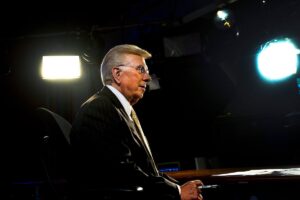 Canadian News Icon Lloyd Robertson Passes Away at 92 Canadian News Icon Lloyd Robertson Passes Away at 92