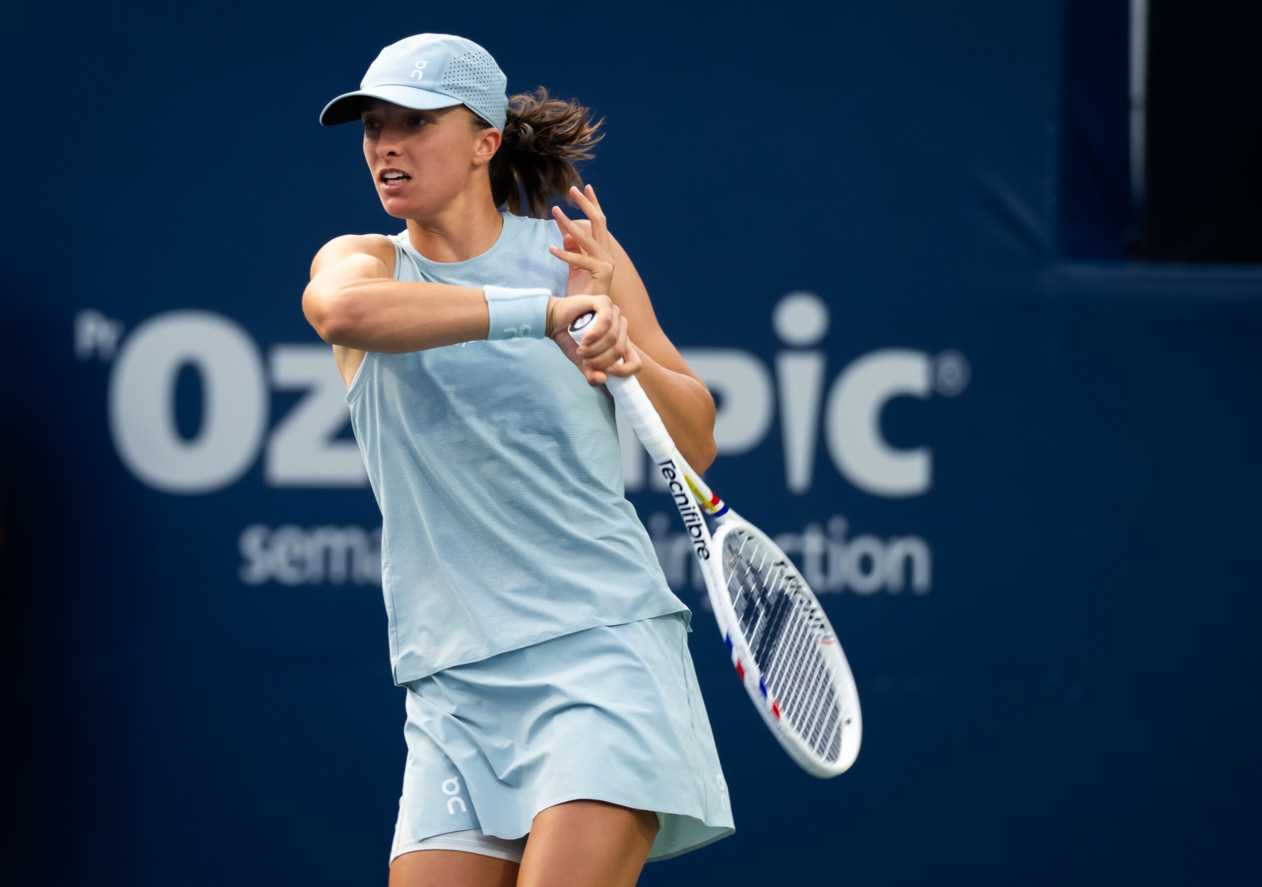 Swiatek overwhelms Shnaider to book Toronto semifinal spot