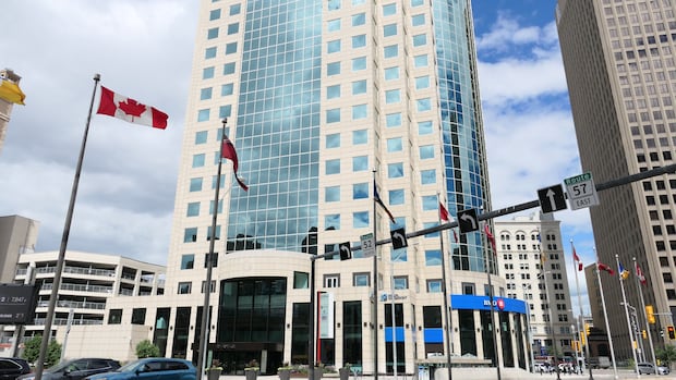 U.S. Shuts Down Winnipeg Consulate in Cost-Cutting Move U.S. Shuts Down Winnipeg Consulate in Cost-Cutting Move