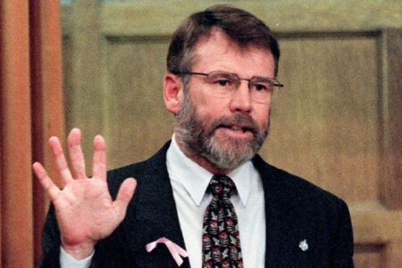 Inflight Chat Leads to Political Fallout for MP Inflight Chat Leads to Political Fallout for MP