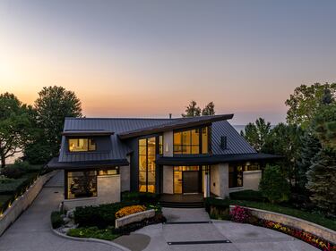Explore This Stunning .5 Million Mississauga Home Explore This Stunning .5 Million Mississauga Home