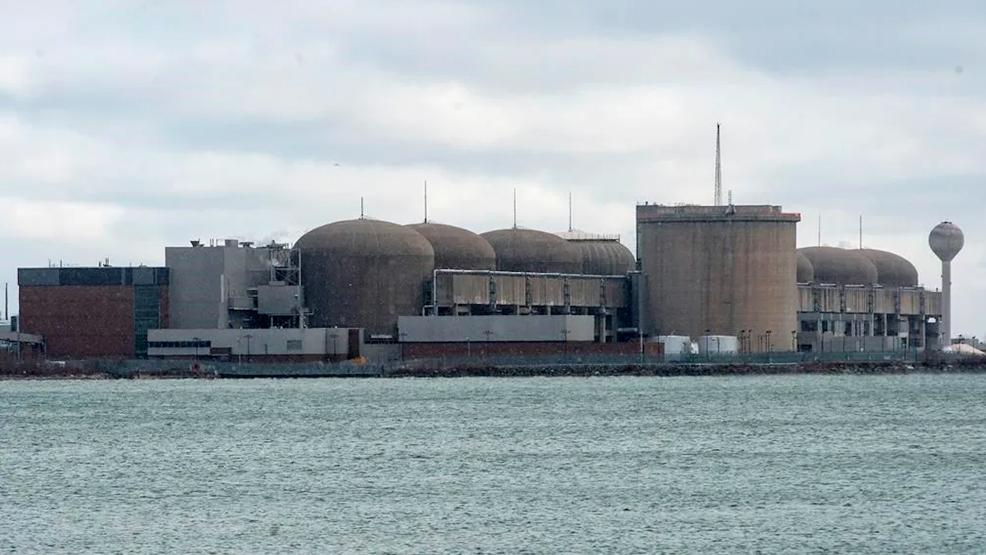 Click to play video: 'Ontario to refurbish Pickering Nuclear Generating Station, expected to create 11K jobs per year'