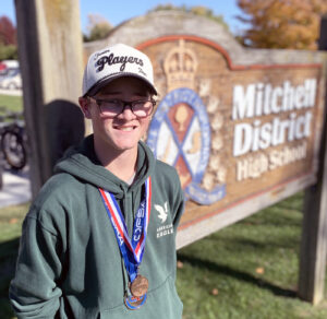 Teen golfer an Ontario medallist at high school level