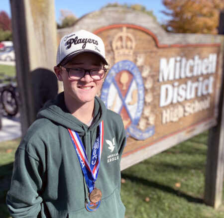 Teen golfer an Ontario medallist at high school level
