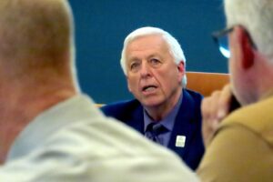 Ron Vandewal Secures Fourth Term as Mayor